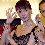香港名模展示翡翠珠宝价值不菲