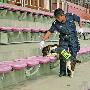 焦作两民警携搜爆犬 出征广州亚运保安全（图） 动物世界