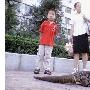 养宠物养出新花样 男子牵蜥蜴逛街（图） 动物世界