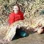 英國盲女釣到近200斤重世界最大鲶魚（圖） 動物世界