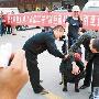 西安：女子400万买只藏獒 30辆奔驰列队迎接（图） 动物世界
