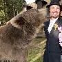 美男子“与熊为伴” 婚礼上800磅爱熊当伴郎（图） 动物世界