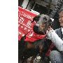 爱犬没拿到“行医执照”女主人当场洒泪（图） 动物世界