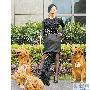 张惠妹牵狗庆功 胯下失守（图） 动物世界