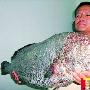 广东一渔民海边捕获怪鱼 重达16公斤（图） 动物世界