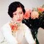 李嘉欣的这身旗袍，胸口的那朵大花是一大亮点李嘉欣的 争艳_娱乐报道