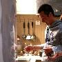 细节质疑：交不起房租却全身名牌？回应：“如今年轻人 电视_娱乐报道