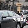 周韵下车（6 ／9张）         姜文和两儿子玩耍尽享天 明星_娱乐报道
