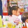 小S素颜发型清爽带女儿赴宴（5 ／6张）      台媒曝小 明星_娱乐报道