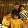 小S和老公与妈妈婆婆合影（2 ／9张）         大小S携 明星_娱乐报道