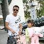 胡军女儿可爱（2 ／10张）          胡军10岁女儿九九 明星_娱乐报道