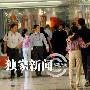 大S汪小菲缠绵逛街（3 ／11张）           大S汪小菲 明星_娱乐报道