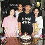 吴尊原本在文莱开了一家健身所，然后再由朋友介绍他到 明星_娱乐报道