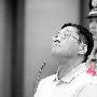 借口奥运巡演行骗上午10时许，身着便装、戴着眼镜的苏 明星_娱乐报道