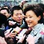 杨澜回应诈捐门    杨澜捐款事件后再陷是非 否认退出 明星_娱乐报道