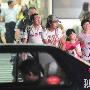 买红妹携女儿与神秘男现身机场        孙楠两任妻子出 明星_娱乐报道