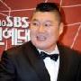 姜虎东获SBS大奖泪洒当场 李胜基捧人气奖(图)