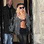 Lady Gaga现身纽约 穿黑色内衣逛街(组图)
