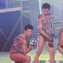 港男选美彪悍事：傍富婆换装癖 同性陪酒(组图)