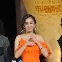 组图：杨幂公开恋情后首度亮相 穿低胸裙秀玉背
