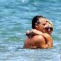 布兰妮夏威夷享受假期 与男友海里谱写浪漫(图)