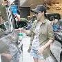 刘嘉玲素颜现身逛街 试衣半小时满载而归(图)
