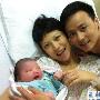 蔡少芬昨日平安产下一女 老公张晋晒全家福(图)