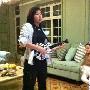 王菲自曝两女儿合影 窦靖童伴奏李嫣跳芭蕾舞