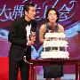 杨子现身黄圣依生日会 称对她好只为名利双收