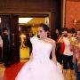 何洁穿婚纱“出嫁”华谊 王中磊送6位数钻戒