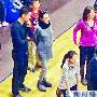 小S夫妇现身长女学校 力证恩爱指老公被陷害