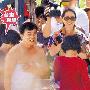 成龙隔20年来台拍戏 老婆林凤娇陪吃坐镇