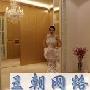 霍思燕为柏林电影节试装 展玉背秀白色诱惑(图)