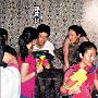 陈慧琳胞弟办比基尼狂野派对 辣妹相伴狂欢(图)