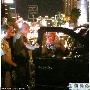 组图：豪门艳女希尔顿持大量可卡因再被拘