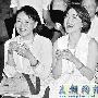林青霞杨惠姗游世博 台湾馆合唱《沧海一声笑》