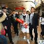 孙红雷金鹰节凯旋而归 粉丝围堵机场热情高涨