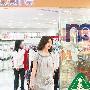 关咏荷腹部微隆疑再有喜 童装店挑选婴儿服(图)