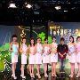 张信哲联手12佳丽亮相华姐大赛记者会(图)