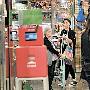 袁咏仪逛超市买面包 发现被拍与友人快闪(图)