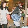李嘉欣无惧“鲇鱼”挺肚扫货 许晋亨送新车(图)