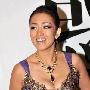 巩俐低胸裙爆乳抢镜 紧牵神秘男笑容满面(组图)