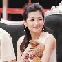 Selina已可坐直看电视 与未婚夫婚纱照属试拍