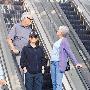 李玟陪老外长辈逛街 传明年10月成婚(图)