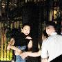 组图：翁虹带女耍宝过生日 女儿成社交小公主