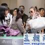 独家组图：林心如素颜亮相北京 电话不停似老板