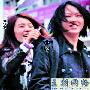 Hebe和女助手搭肩搂腰摸臀 惹性取向猜疑(组图)