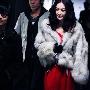 温碧霞现身慈善活动 美艳如昔被粉丝围堵(组图)