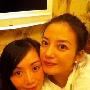 赵薇平安夜与姐妹聚餐 微博晒贴面亲密照(组图)