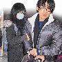 林宥嘉与女友约会被拍 失控追打记者抢相机(图)